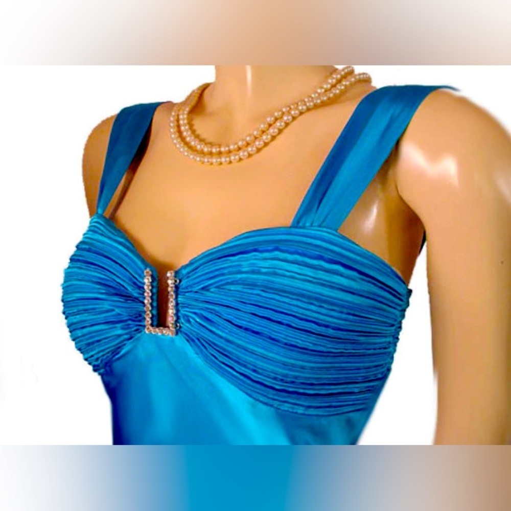 One of a kind Betsy & Adam Torquise formal dress. Size 0-2​